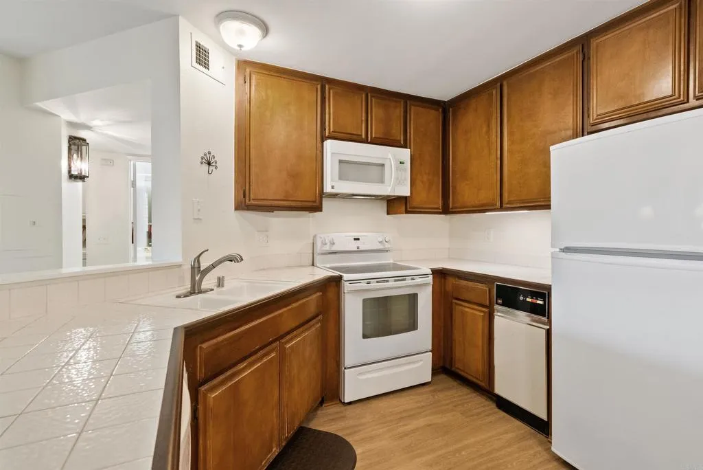 https://cdn.realtyfeed.com/cdn/127/307085584/9fade088cd3278aa458377de02e481e4.webp