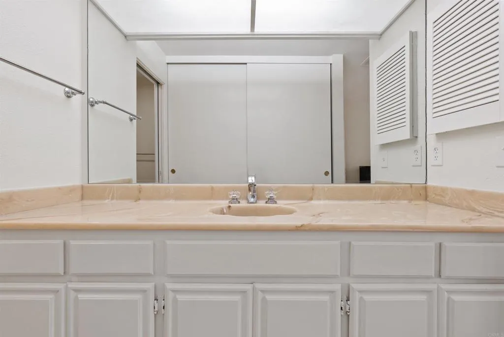 https://cdn.realtyfeed.com/cdn/127/307085584/d746b91fa5df264aa4cf72d757ea04a0.webp