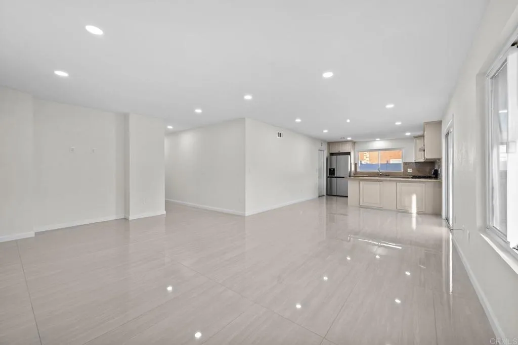 https://cdn.realtyfeed.com/cdn/127/307085614/146a99655debad8c9ad825dbbf5e0abd.webp