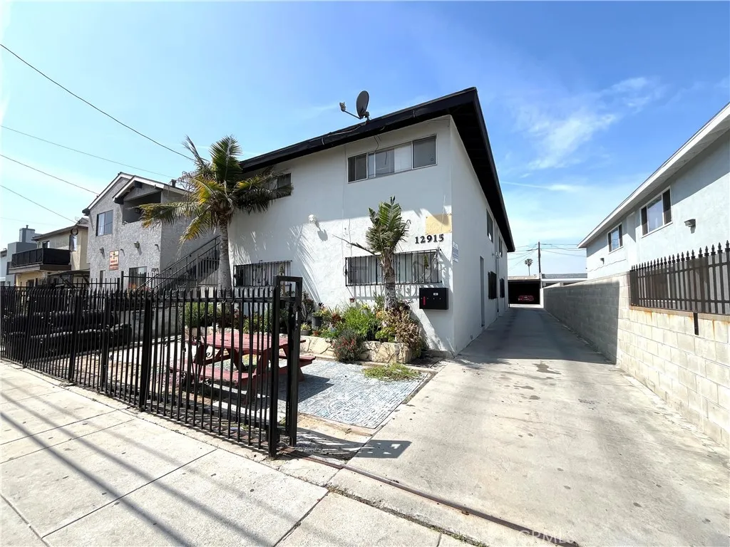 Hawthorne, CA 90250