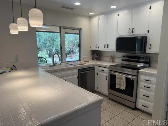 https://cdn.realtyfeed.com/cdn/127/307085654/e5a5906b2b1ef754204b18c4d16a7232.webp
