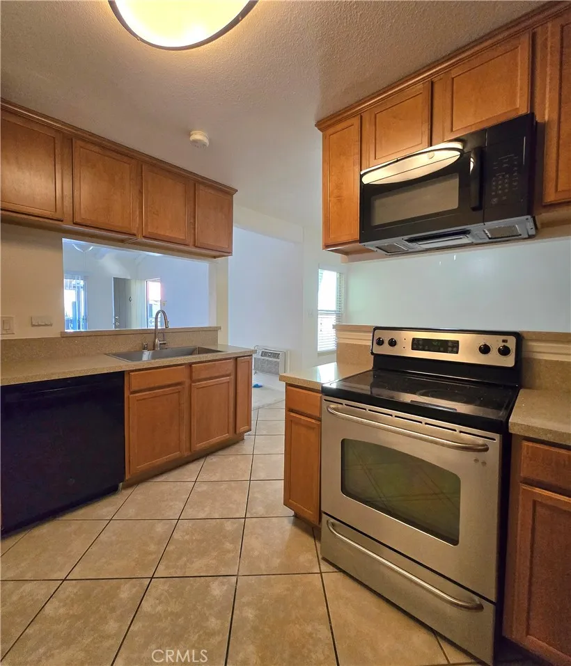 Santa Ana, CA 92701