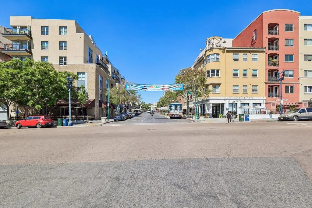 https://cdn.realtyfeed.com/cdn/127/307085748/19b451d66f75c348ef54b53ef766bd3f.webp