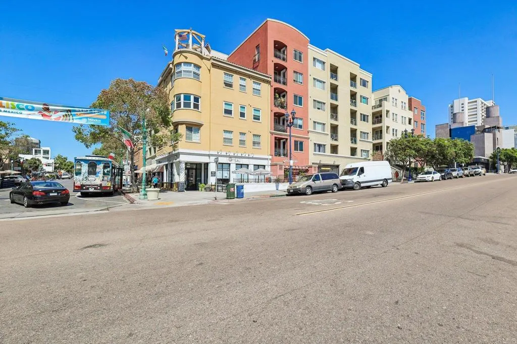 https://cdn.realtyfeed.com/cdn/127/307085748/1ad99460b7897fffe0680dc0b6e6d9b9.webp