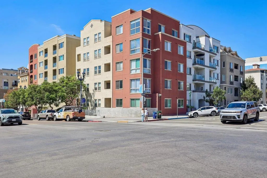 https://cdn.realtyfeed.com/cdn/127/307085748/1ecb1ea8f2628e5efbfd2fc413b20a3e.webp