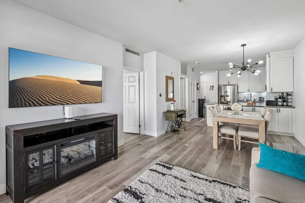 https://cdn.realtyfeed.com/cdn/127/307085748/8c3cdce9ea2da6b3d0378e0d5a69c328.webp