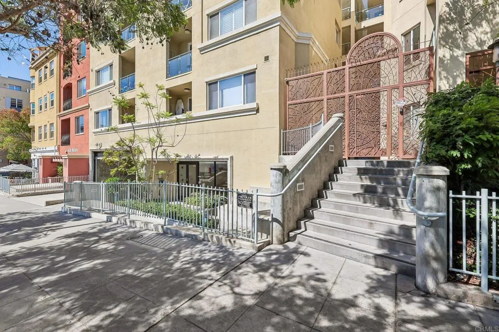 https://cdn.realtyfeed.com/cdn/127/307085748/a9350d16711432bbfef1efa47606e0b3.webp