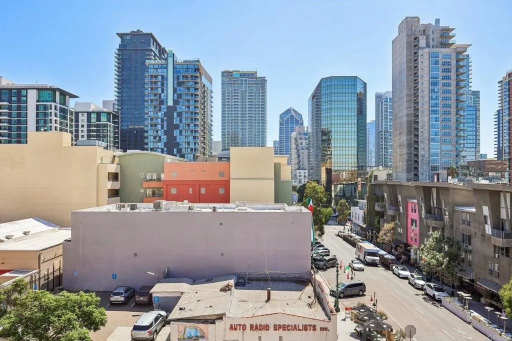 https://cdn.realtyfeed.com/cdn/127/307085748/db14f36a73a44854a6a27dc9d0a71bdf.webp