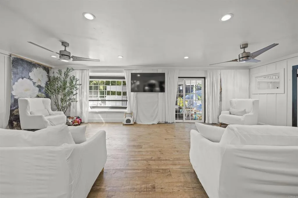 https://cdn.realtyfeed.com/cdn/127/307085770/6ca4fb3392379804e0dae05950bc5881.webp