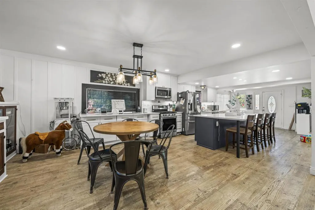 https://cdn.realtyfeed.com/cdn/127/307085770/6f8ada349734b4ede4ba02f01bb95d2a.webp