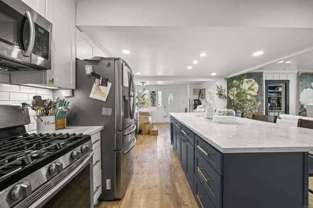 https://cdn.realtyfeed.com/cdn/127/307085770/b398e27aa65d714a25db9db57bcedb51.webp