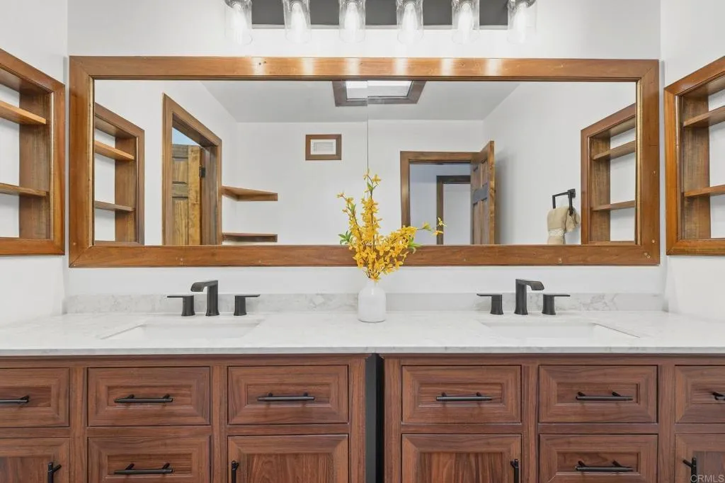 https://cdn.realtyfeed.com/cdn/127/307085791/0c5f3e7eb67b0bef54d5f3b83755a715.webp