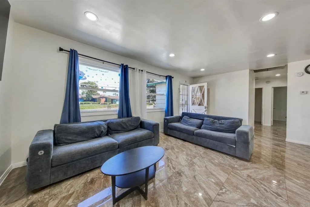 https://cdn.realtyfeed.com/cdn/127/307085843/0f619f0ea88afa280cca0290e625bf5d.webp