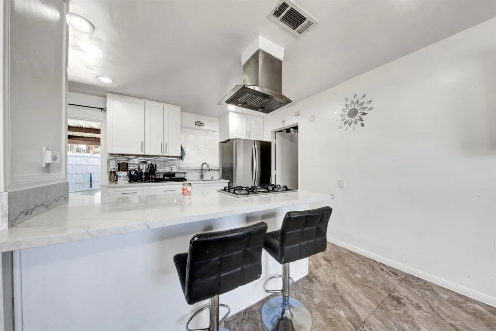 https://cdn.realtyfeed.com/cdn/127/307085843/0fd2ef5357ce051c7ee3bfd650df9aa5.webp