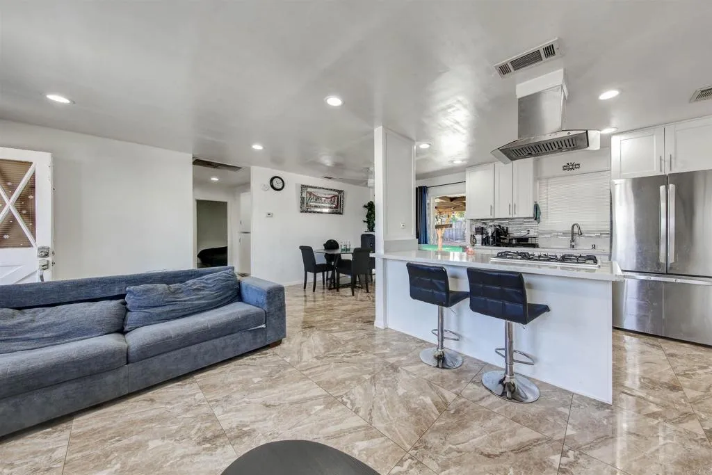 https://cdn.realtyfeed.com/cdn/127/307085843/2f64855d4bead8e8606be0fd5bb72bcb.webp