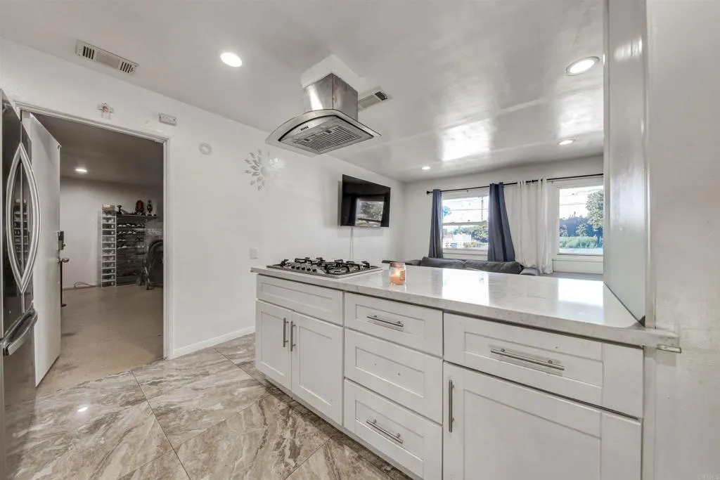 https://cdn.realtyfeed.com/cdn/127/307085843/9889e63f2402507a940d9217d8f4344e.webp