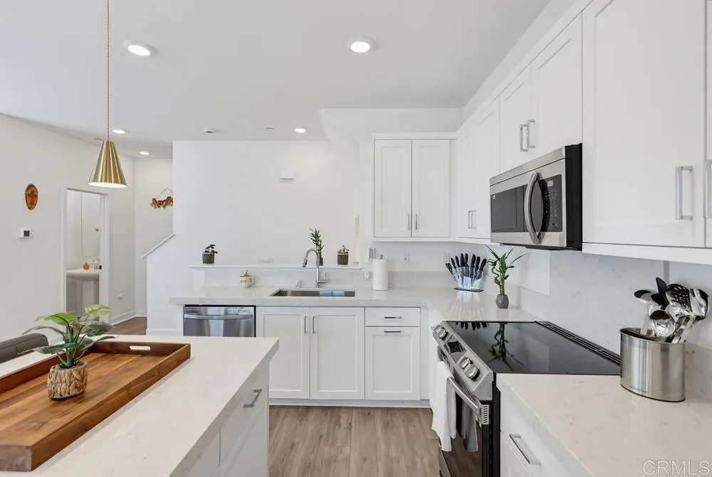 https://cdn.realtyfeed.com/cdn/127/307085906/8af8976558de667d0ec0e51ec80bf44e.webp