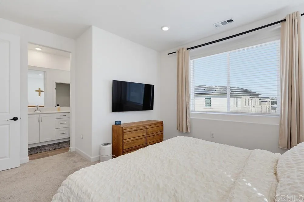 https://cdn.realtyfeed.com/cdn/127/307085906/983ac0175927c8d6cb2ab9e12726f3d6.webp
