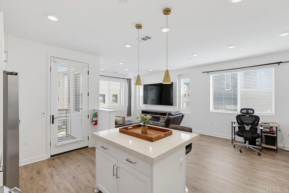 https://cdn.realtyfeed.com/cdn/127/307085906/c922f98b092573531a10cf62b5d393d9.webp