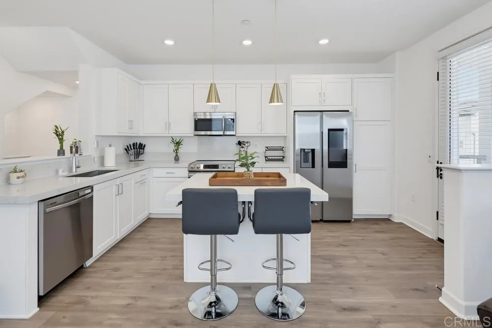 https://cdn.realtyfeed.com/cdn/127/307085906/eed52017608d8143a3e7856820b5857f.webp