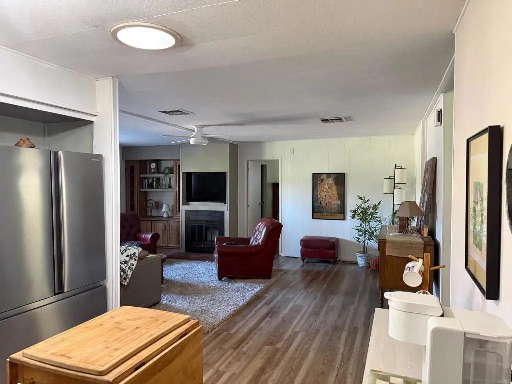 https://cdn.realtyfeed.com/cdn/127/307085930/c555d67e5c3c5aca310dc34853cc08fd.webp