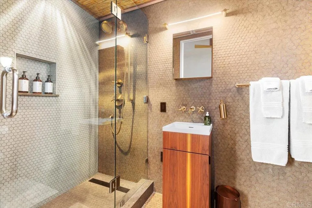 https://cdn.realtyfeed.com/cdn/127/307086070/8e894fc7112408d707bf9c90eaa48f99.webp