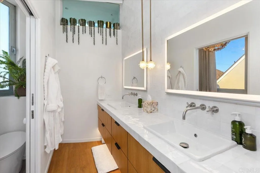 https://cdn.realtyfeed.com/cdn/127/307086070/b1f7cc638cdbd718580b87c7ef35f121.webp