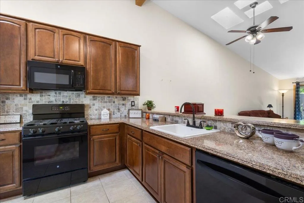 https://cdn.realtyfeed.com/cdn/127/307086072/7851708e65b4f4c87d941f25e4a7bdd2.webp