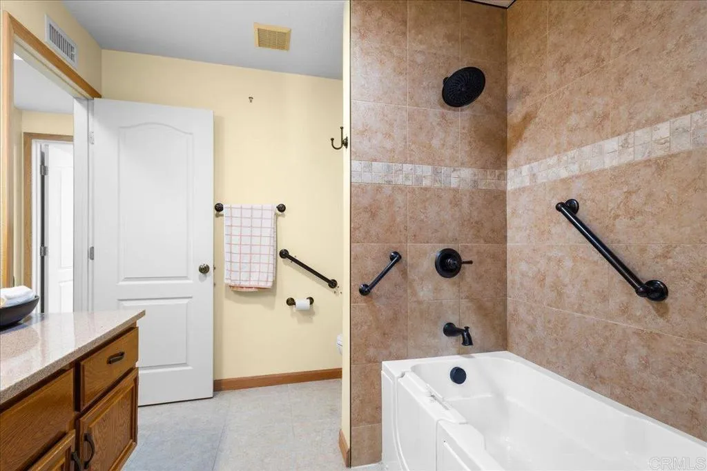 https://cdn.realtyfeed.com/cdn/127/307086072/e1bea9d477843a82acf56b425f4349bf.webp