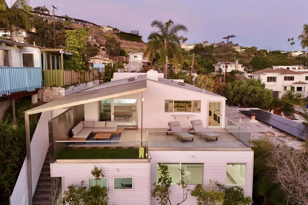 https://cdn.realtyfeed.com/cdn/127/307086073/2dd6c6c2c047430cbfce38ebe91c9c75.webp
