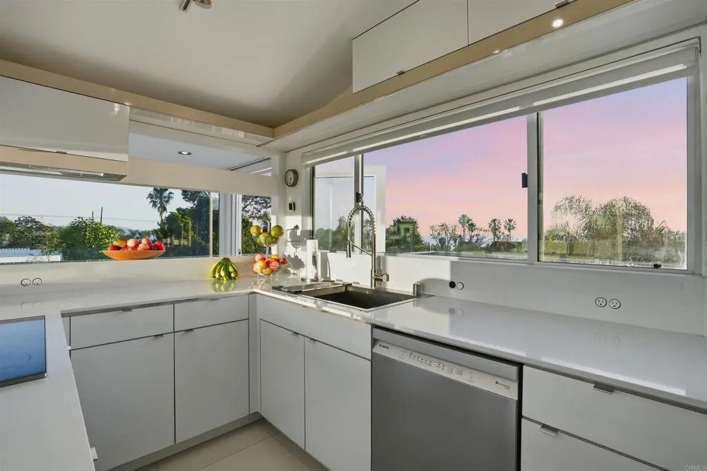 https://cdn.realtyfeed.com/cdn/127/307086073/7bf04d18f63eb16d3a118bc8bd51b369.webp