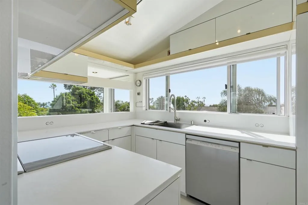 https://cdn.realtyfeed.com/cdn/127/307086073/cf5a4d71a35387553df23ede7a028018.webp