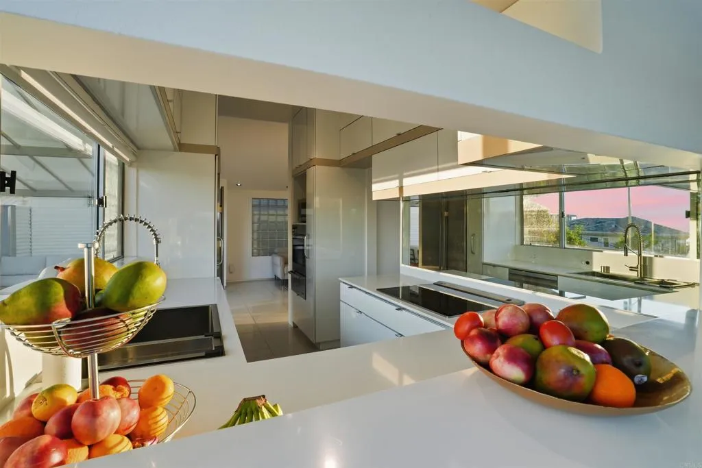 https://cdn.realtyfeed.com/cdn/127/307086073/f212a2adb602104a09ee088268a807ec.webp