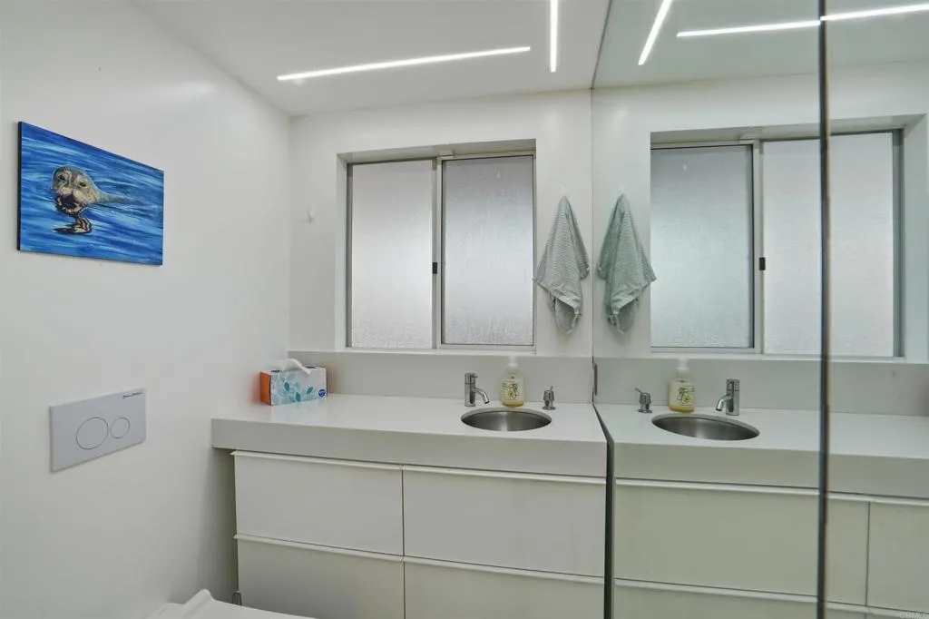 https://cdn.realtyfeed.com/cdn/127/307086073/f27d9d8bf9feff8dc0ea2457bb0c7dfa.webp