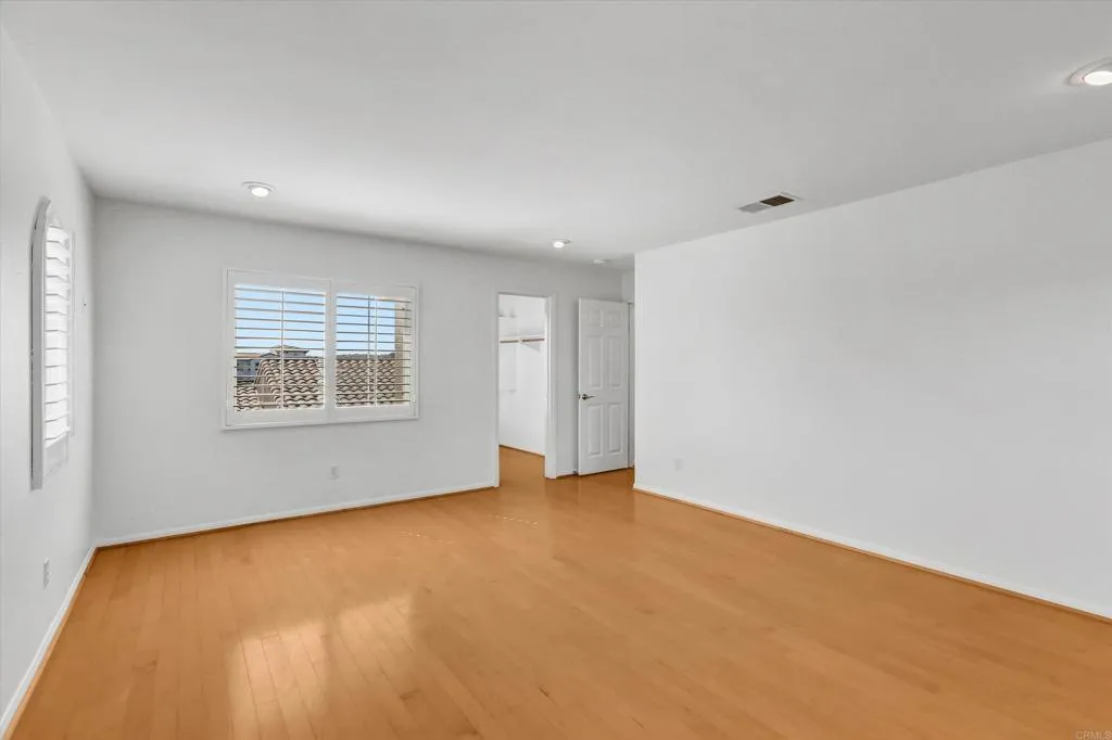 https://cdn.realtyfeed.com/cdn/127/307086101/445f50cfc2e6800d302d6d2e0ec170e0.webp