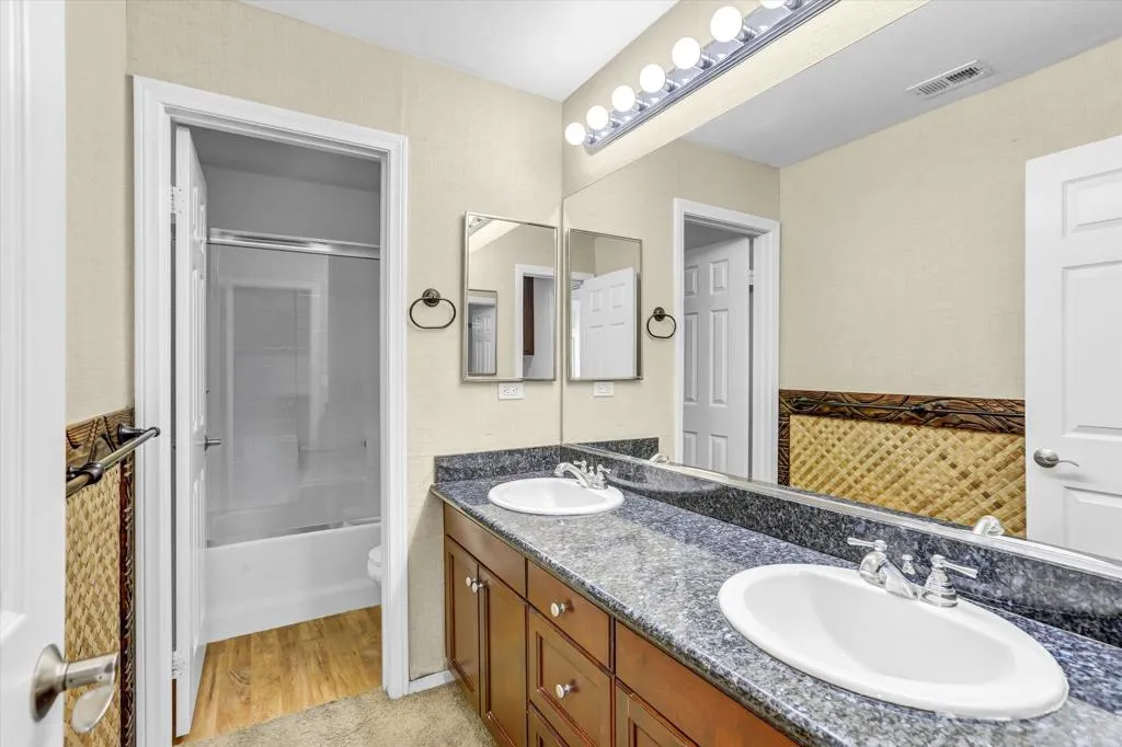 https://cdn.realtyfeed.com/cdn/127/307086101/a5580bc80dbab219c1d298ebdb0491a3.webp