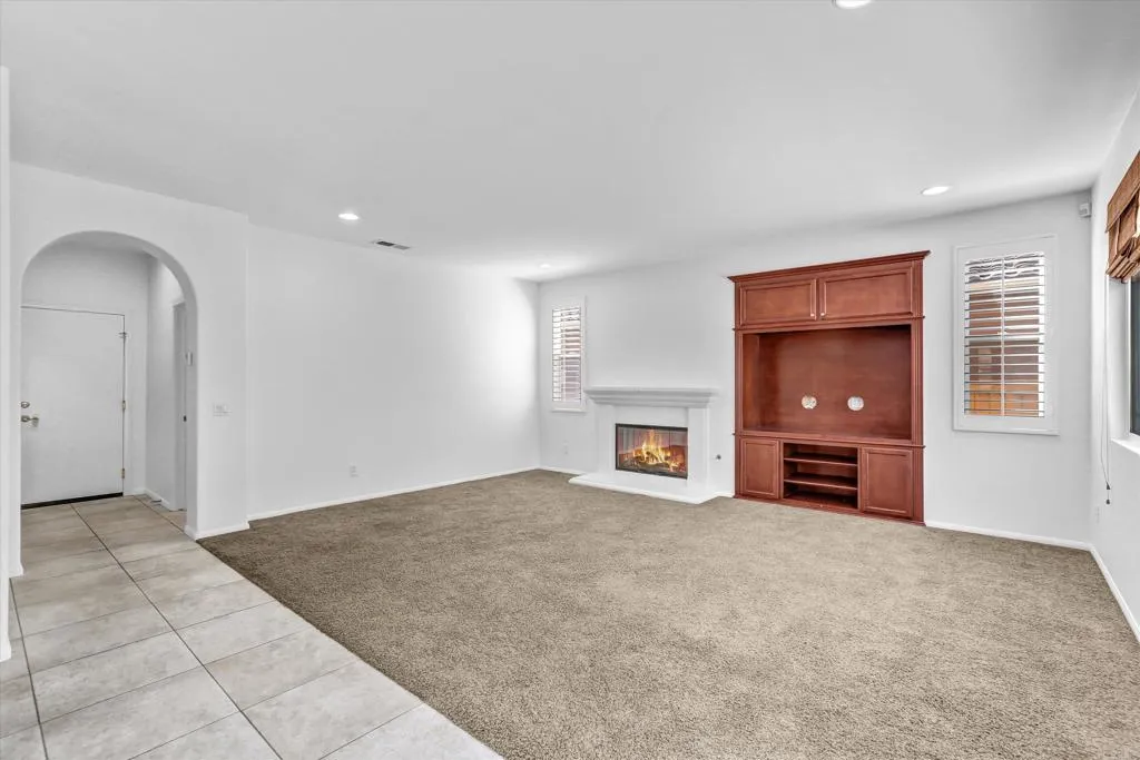 https://cdn.realtyfeed.com/cdn/127/307086101/dffe9b5fa58af1743f2276c55b66ade4.webp