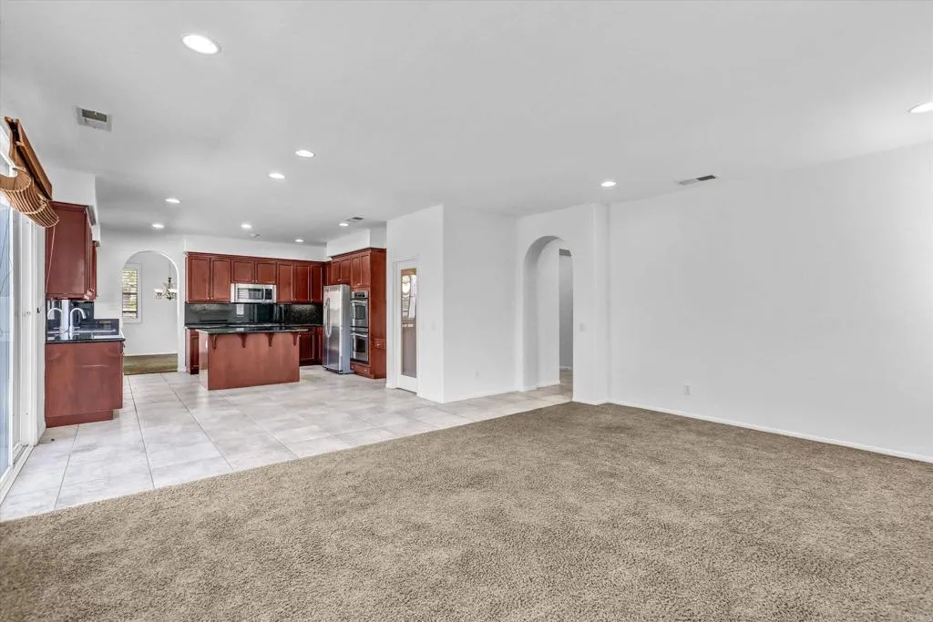 https://cdn.realtyfeed.com/cdn/127/307086101/efa71c848c4b24305da3867368ace381.webp