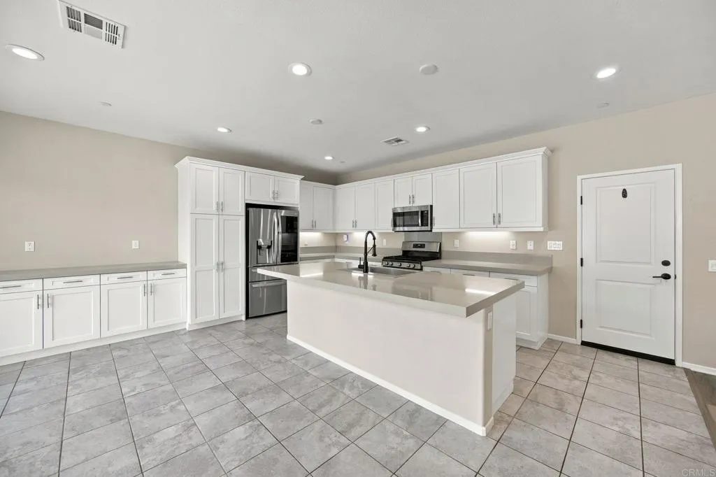 https://cdn.realtyfeed.com/cdn/127/307086113/1f7b997b391a88bc9d5680441b713150.webp