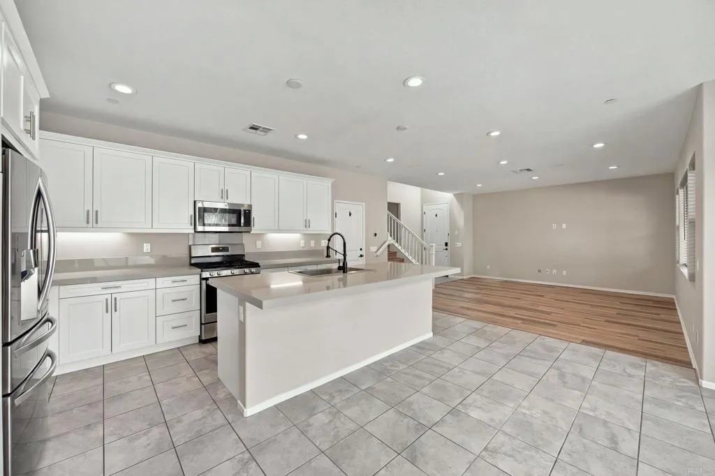 https://cdn.realtyfeed.com/cdn/127/307086113/b91ee3740c57432a6075cf439d315a8a.webp