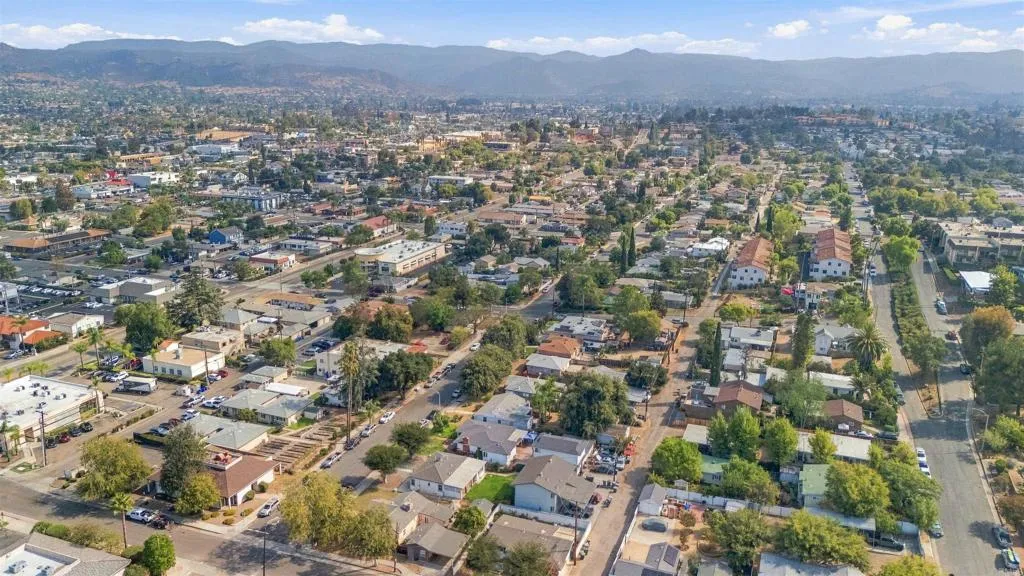 https://cdn.realtyfeed.com/cdn/127/307086225/ac596650bd2eca1d6546d987d94c0113.webp