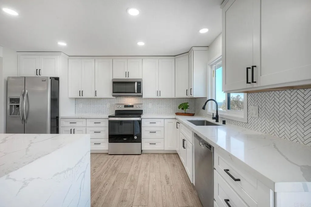 https://cdn.realtyfeed.com/cdn/127/307086259/2019cb4b15d68b561078d09faa11e204.webp