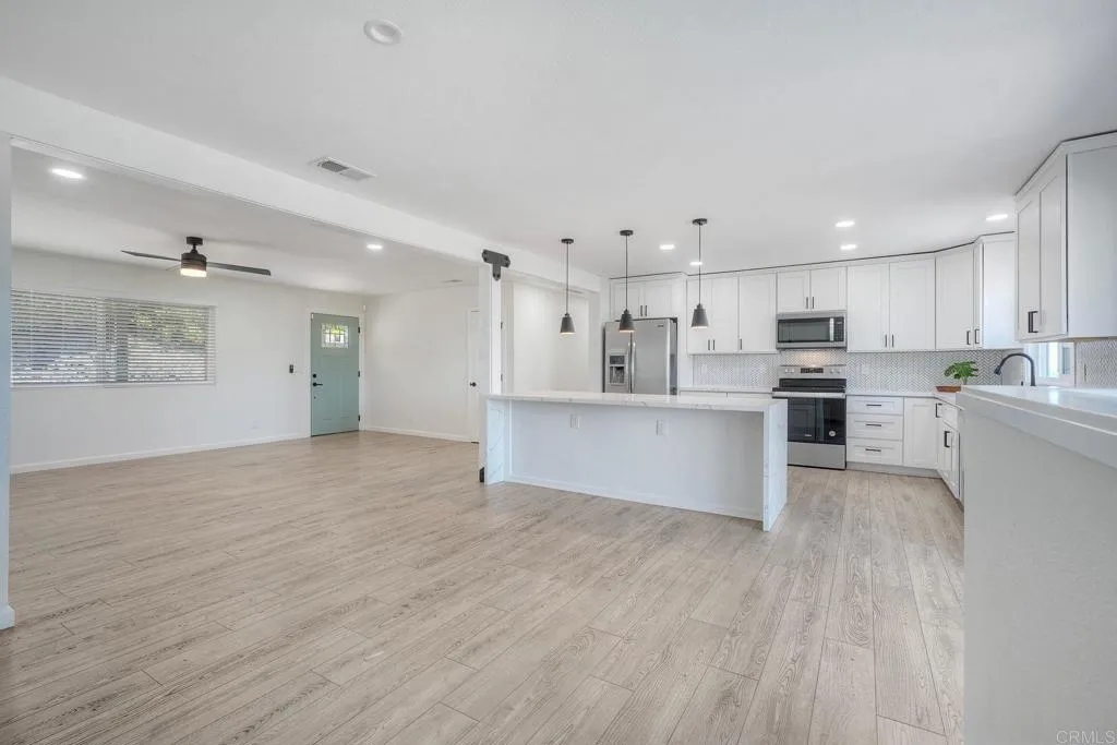https://cdn.realtyfeed.com/cdn/127/307086259/8391e803867c1290483352f994bfeff4.webp