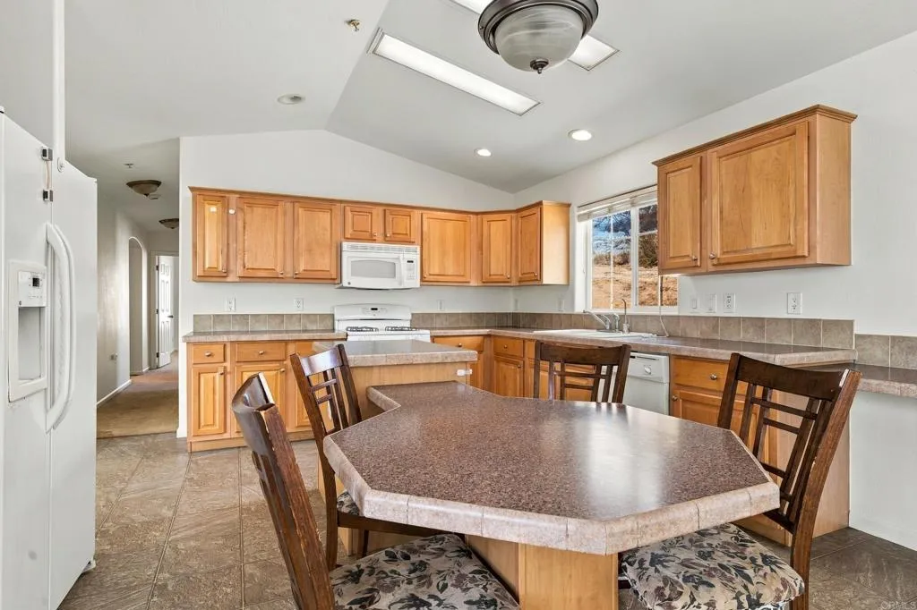 https://cdn.realtyfeed.com/cdn/127/307086340/04c76962214785347e732c3d5ae66b87.webp