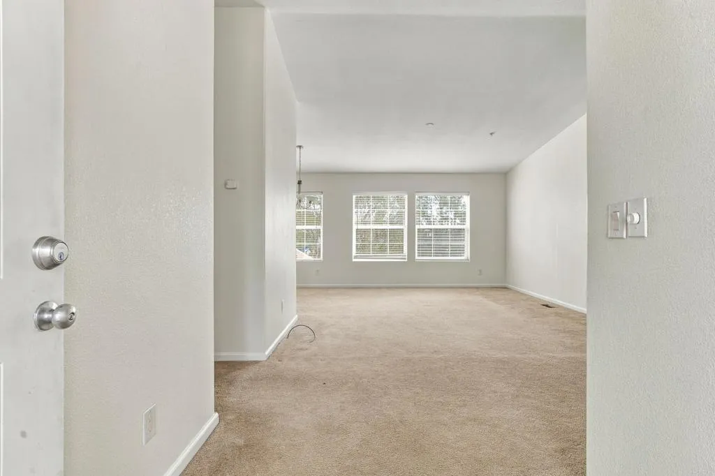 https://cdn.realtyfeed.com/cdn/127/307086340/30eda91db60c1635633cf3777aceb06e.webp
