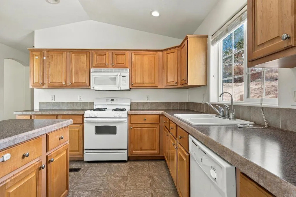 https://cdn.realtyfeed.com/cdn/127/307086340/94951ba1cbebb12bf0dfe0aa0b9a7b78.webp