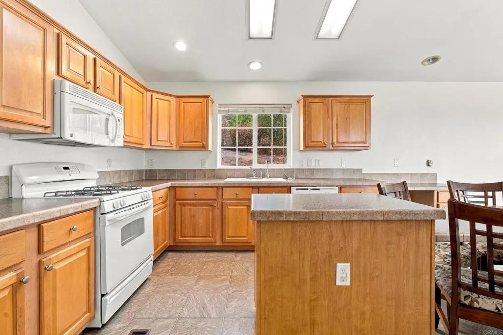 https://cdn.realtyfeed.com/cdn/127/307086340/f2a3c14f60bd0f8b6f6863e0023aad5d.webp