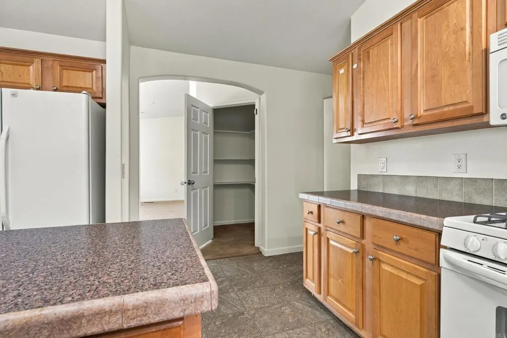 https://cdn.realtyfeed.com/cdn/127/307086340/f2f478fbafebf08bce7dc99396dc6cc2.webp