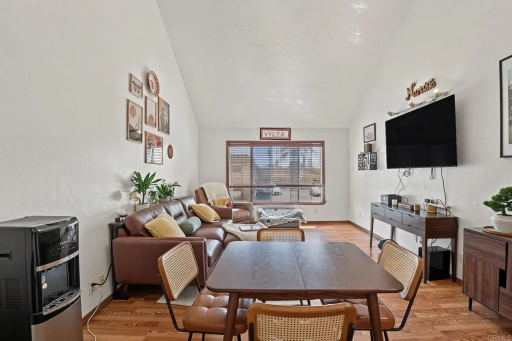 https://cdn.realtyfeed.com/cdn/127/307086453/2b18f2359a6dfc44367f27115cd79cfb.webp