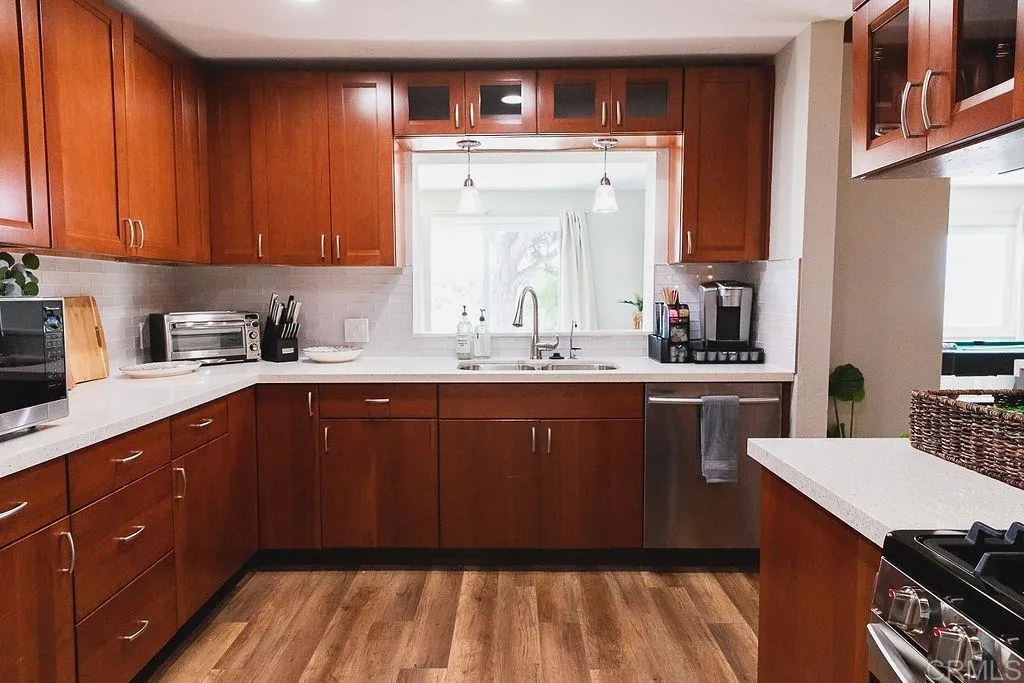 https://cdn.realtyfeed.com/cdn/127/307086571/be5a78655ca0d013aeeb76baea8333ce.webp